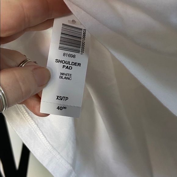 NWT Aritzia Babaton white muscle tee with padded shoulders - Picture 9 of 11